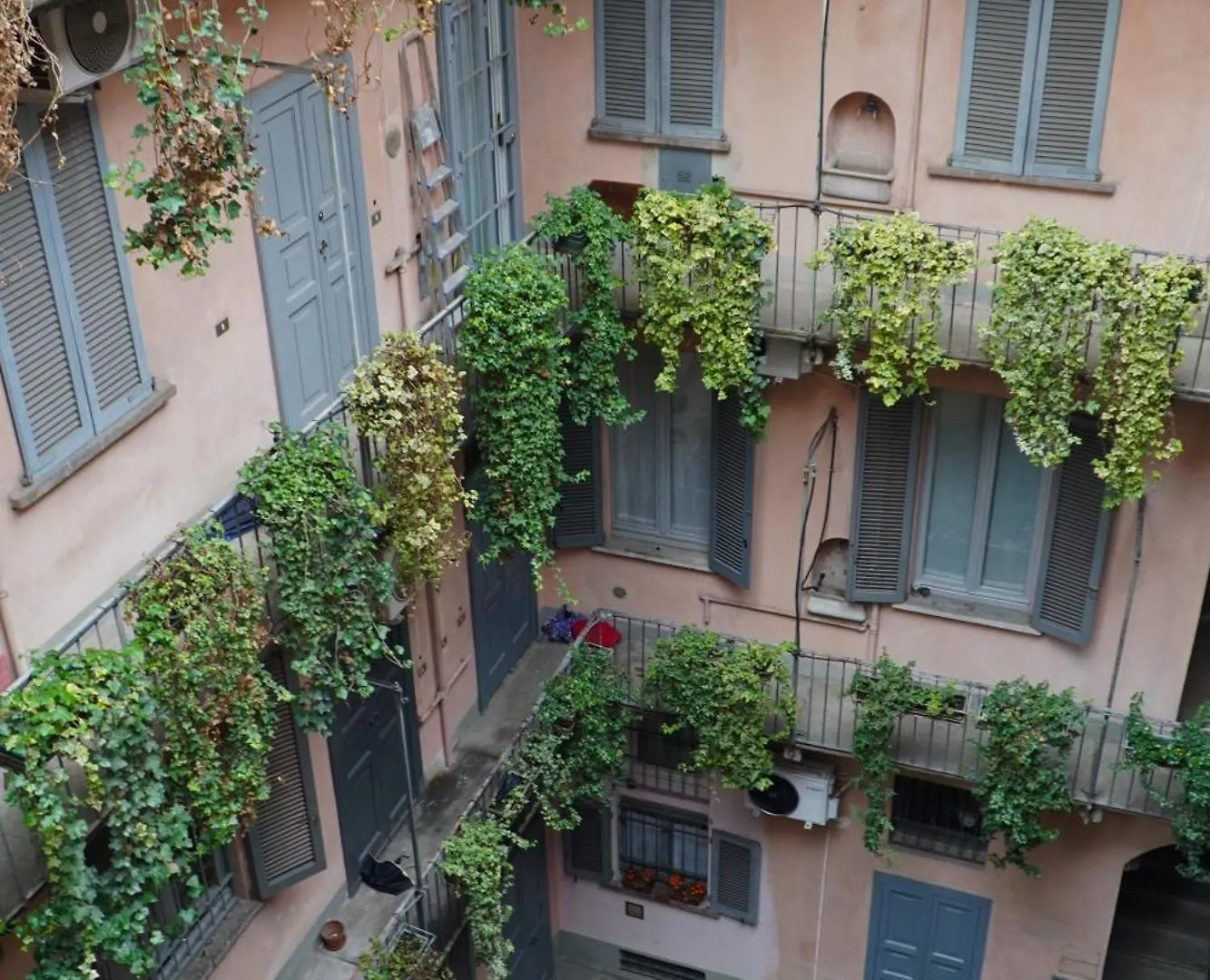 Sant'Ambrogio Historic Apartment - In Front Of Cattolica 米兰