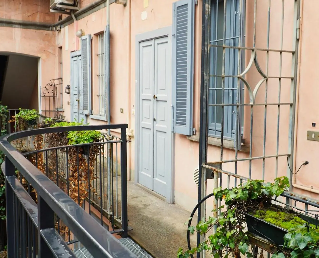 Sant'Ambrogio Historic Apartment - In Front Of Cattolica 米兰