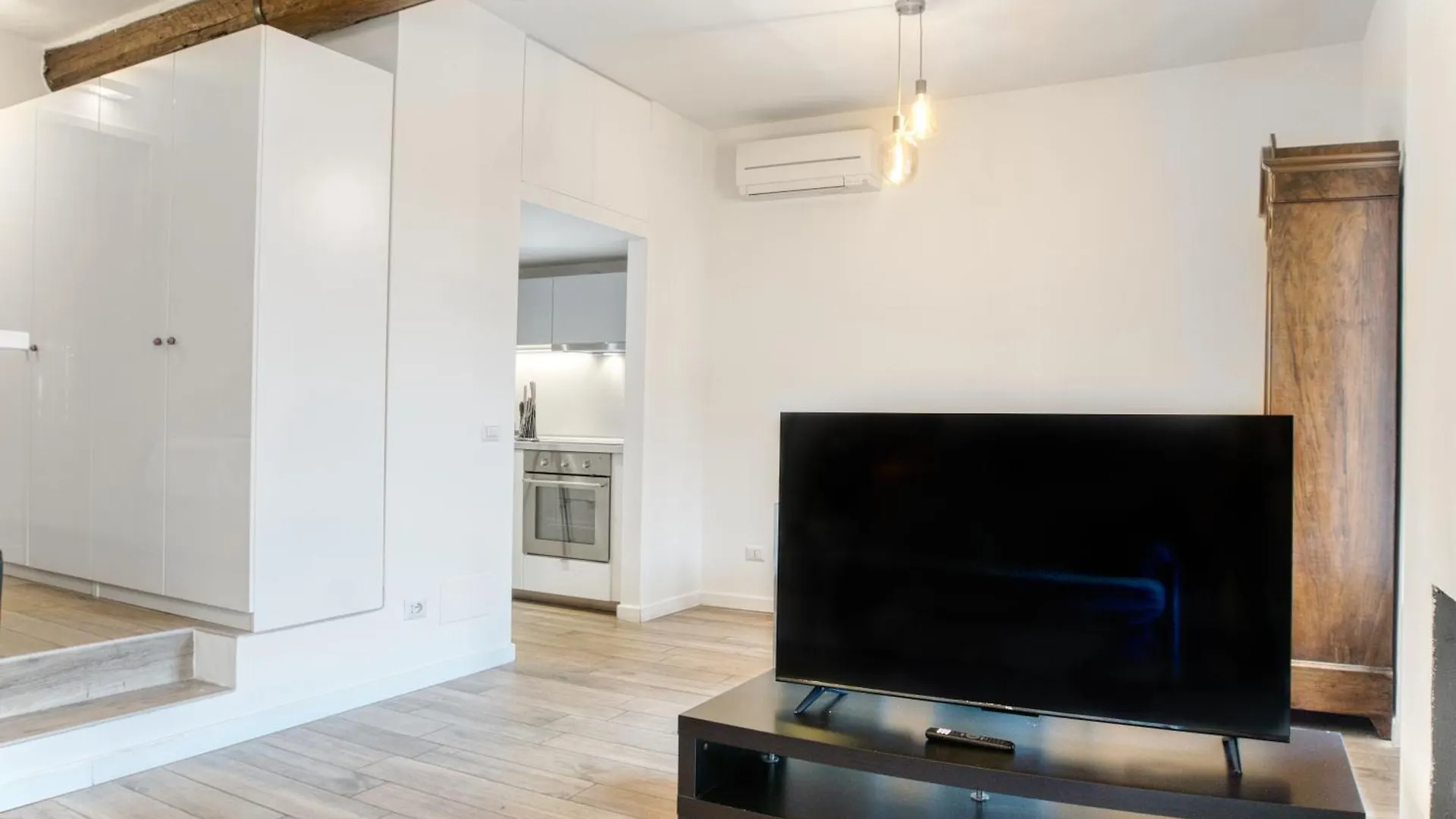 Sant'Ambrogio Historic Apartment - In Front Of Cattolica 米兰 0*,  意大利