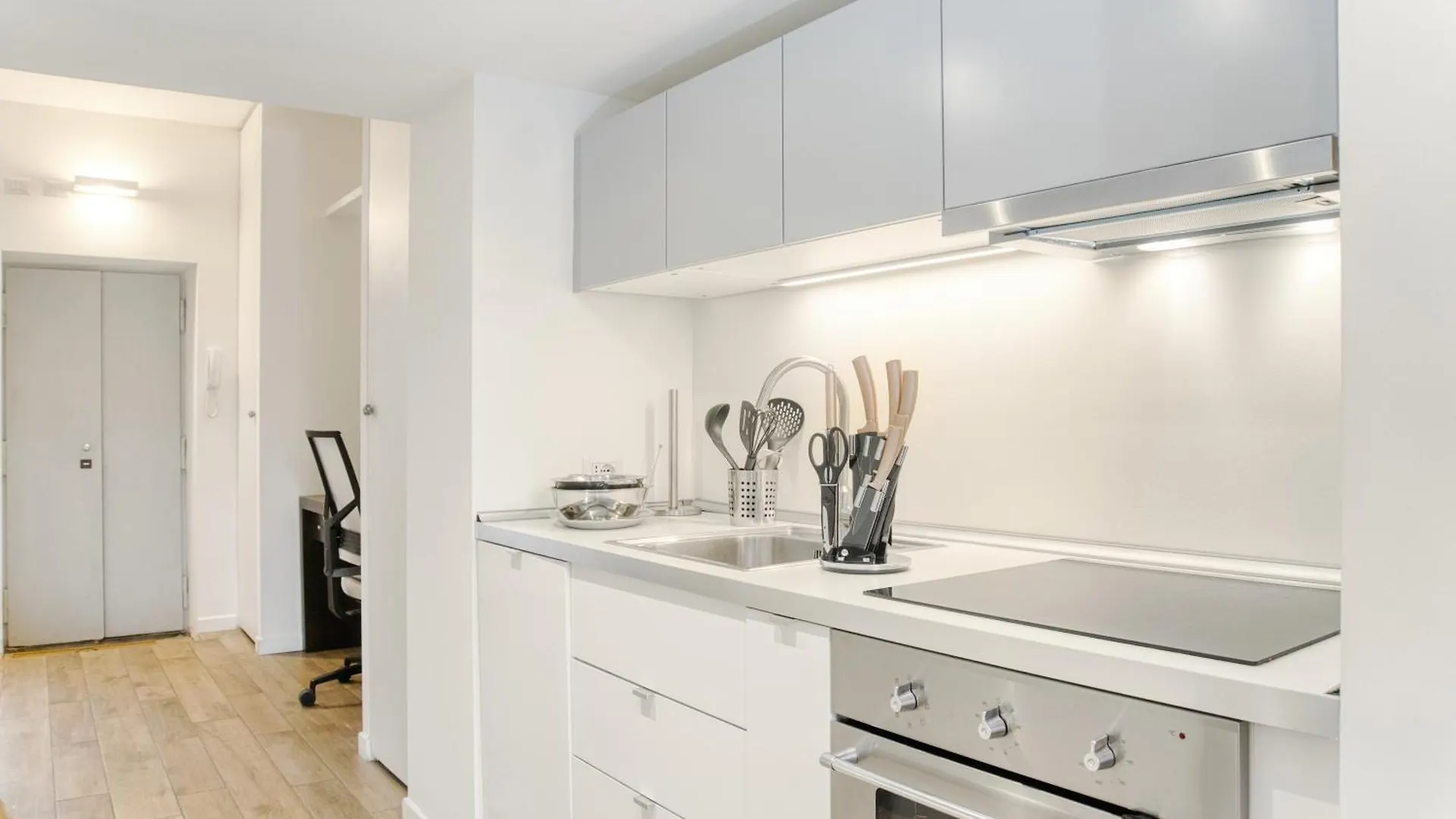 Sant'Ambrogio Historic Apartment - In Front Of Cattolica Milan Italie