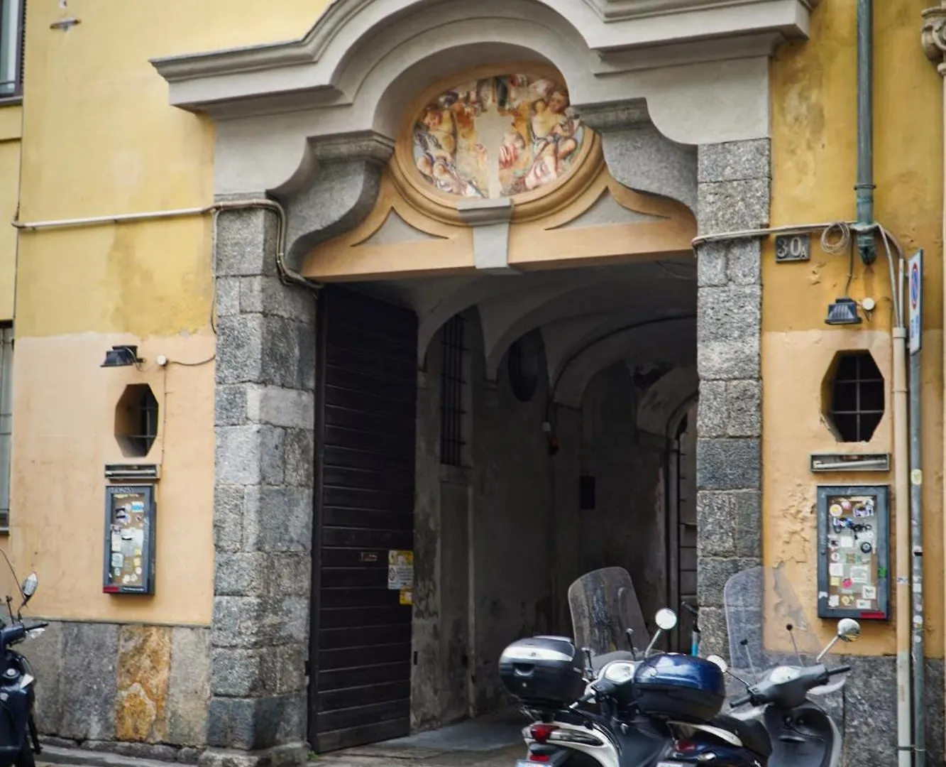 Sant'Ambrogio Historic Apartment - In Front Of Cattolica Milan