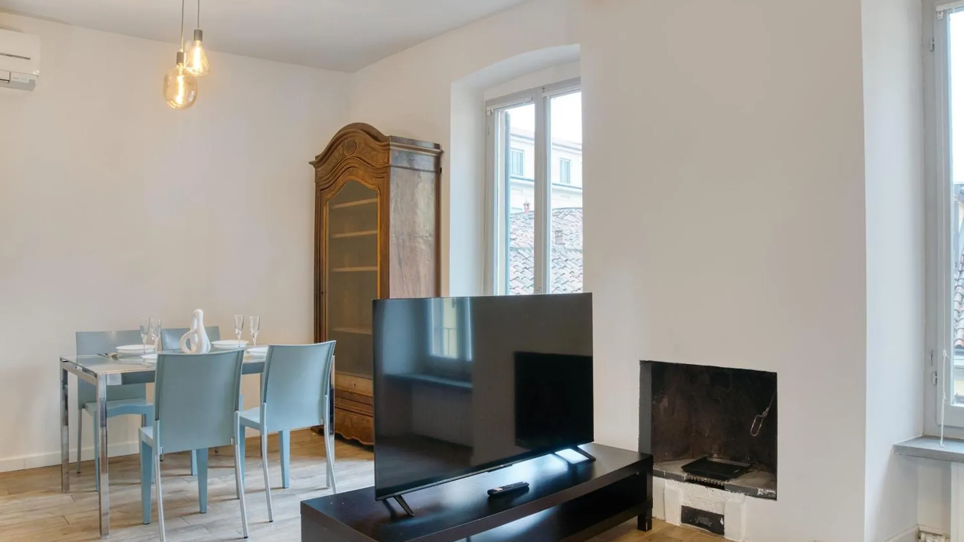 Sant'Ambrogio Historic Apartment - In Front Of Cattolica Milan Italie